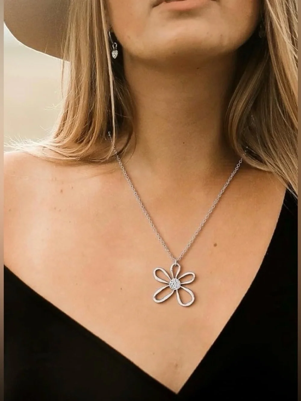 Boho Delicate Silver Daisy Pendant Necklace and Earring Set ~ New~